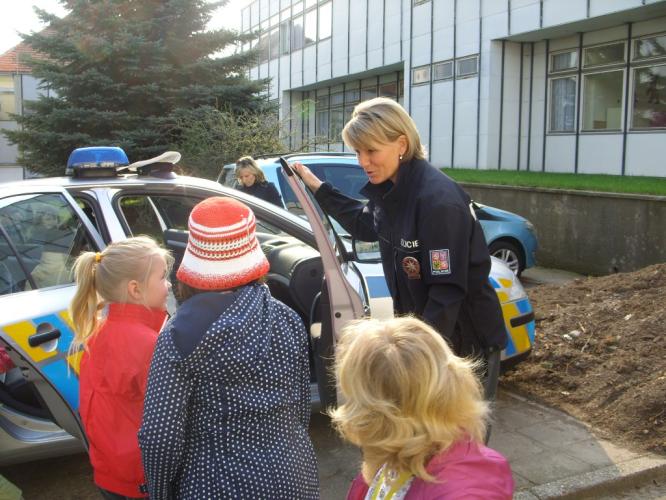 Policisté v perucké škole