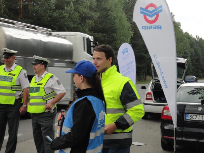 Preventivní akce zaměřená na řidiče "Řídím - piju nealko pivo".JPG