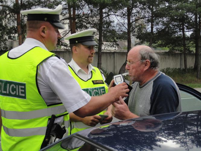 Preventivní akce zaměřená na řidiče "Řídím - piju nealko pivo".JPG