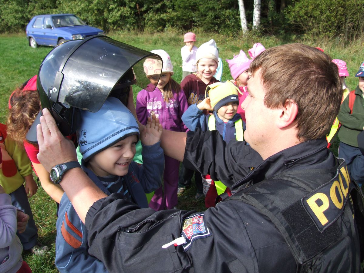 Přilba pro malého policistu