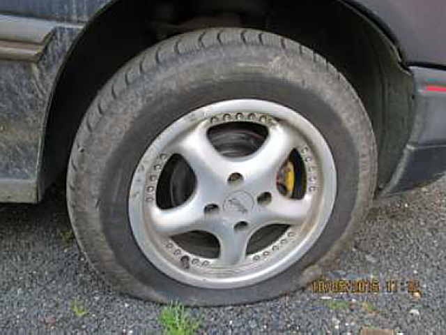 Prořezané pneu