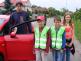 Řidiče děti odměnily obrázkem s usměvavým autíčkem