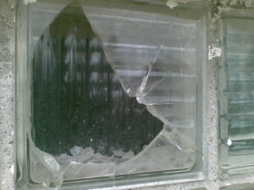Rozbité okno
