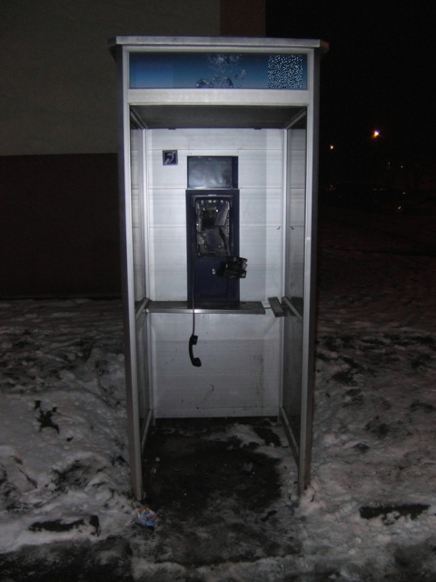Rozbitý telefonní automat