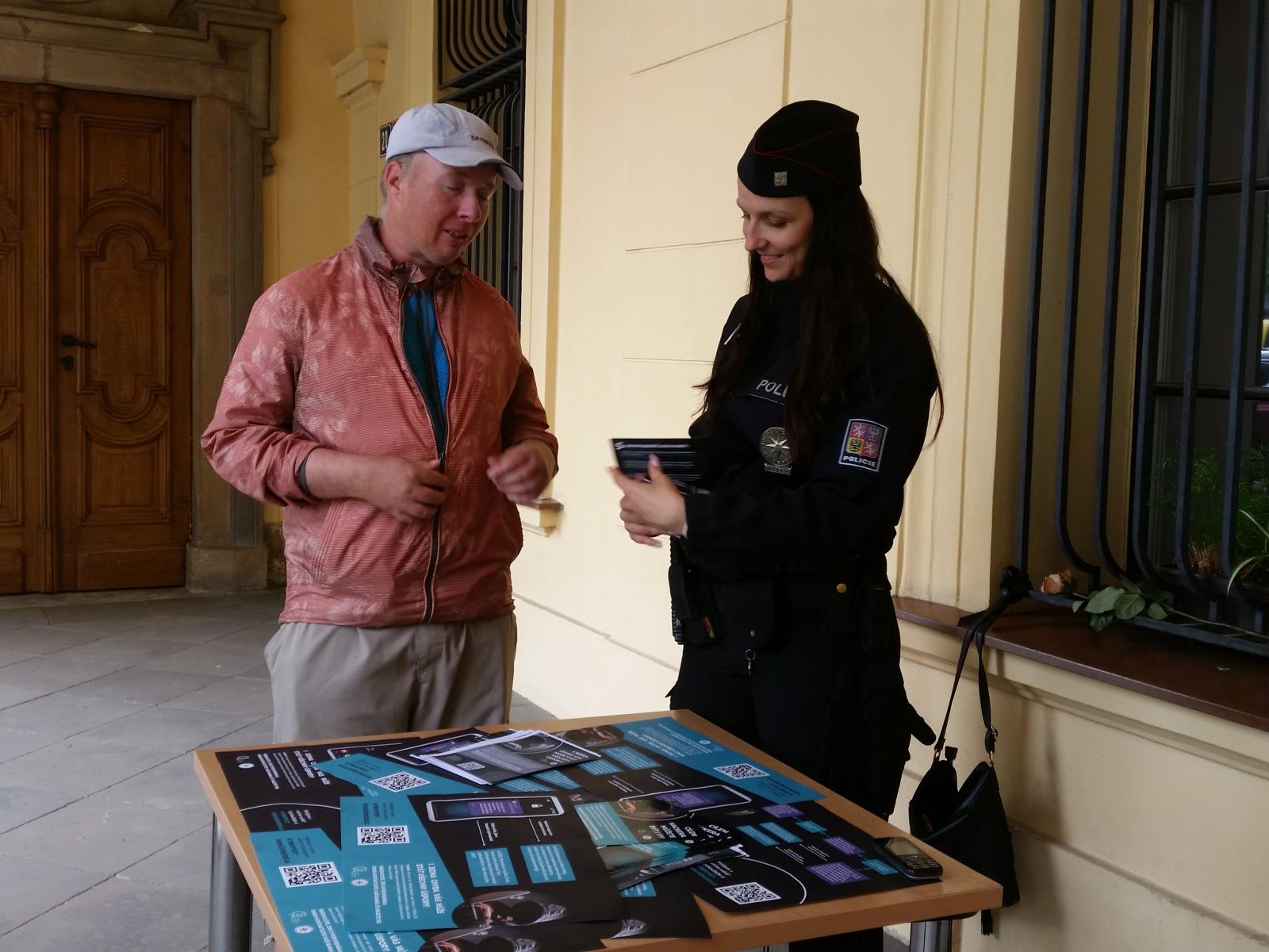 Setkání slánských občanů s policisty na téma kyberkriminalita