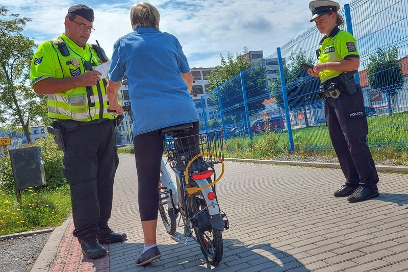 Součinnost dopravních policistů při akci - 17.8.2023 - Náchod