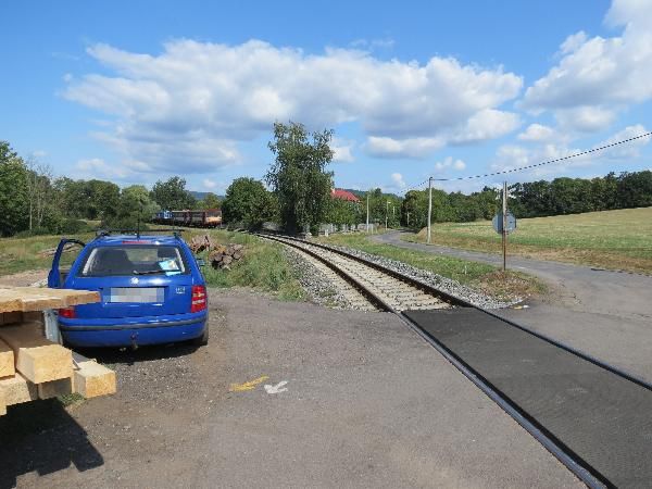 Srážka auta s vlakem u Železnice ze dne 16. 08. 2018