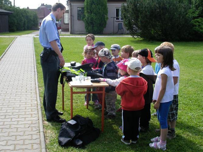 Stanoviště ukázky policejní výstroje