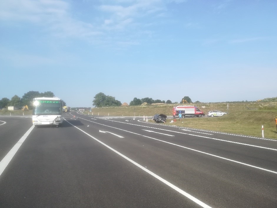 Střet autobusu a osobního vozidla na Jindřichohradecku