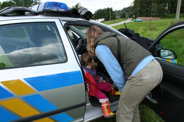 Tábor Jedovnice -pohled do policejního vozu.jpg