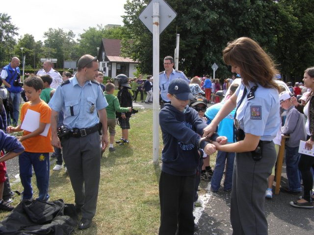 Ukázka policejních pout