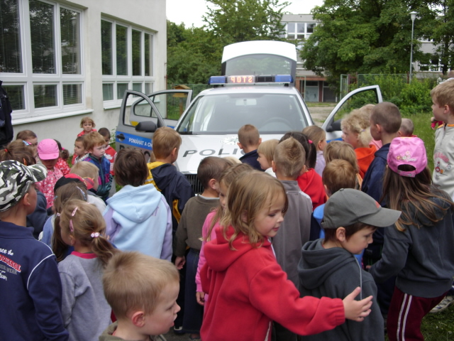 Ukázky policejního vozidla v MŠ Bělehradská