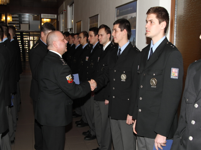 Vyřazení policistů ŠPS Lišov 05.JPG