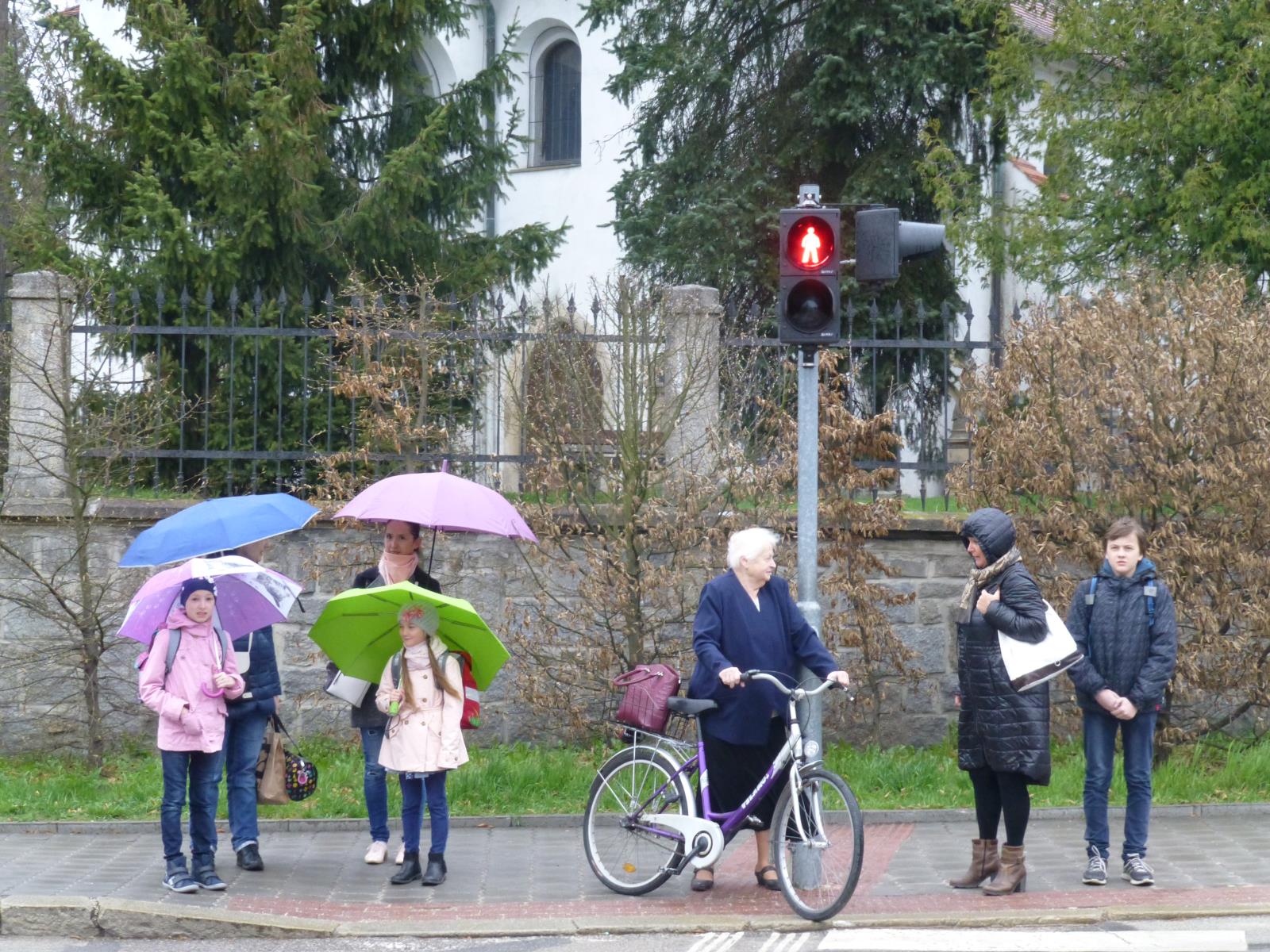 Za děštivého počasí proběhla preventivní akce "Zebra se za tebe nerozhlédne"