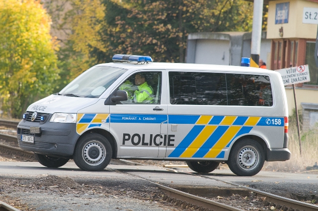 d) příjezd policistů z dopravního inspektorátu