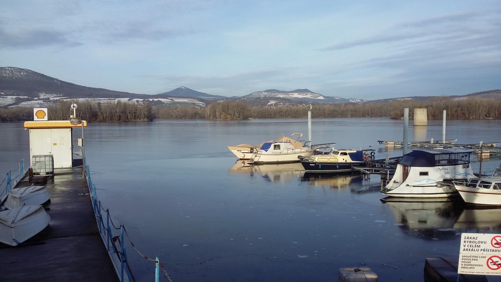 jezero Píšťany