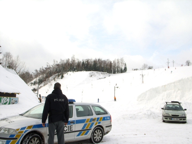 policisté na lyžích