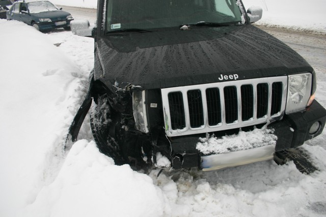 poškozený jeep