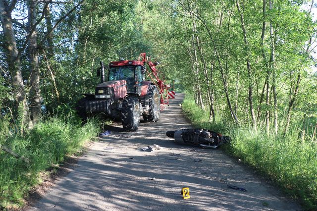 střet traktoru a motocyklu