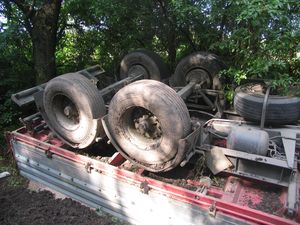 havárie nákladního auta s přívěsem Rváčov-Hlinsko 