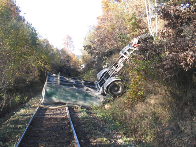 traktor v kolejišti 22.10.08 