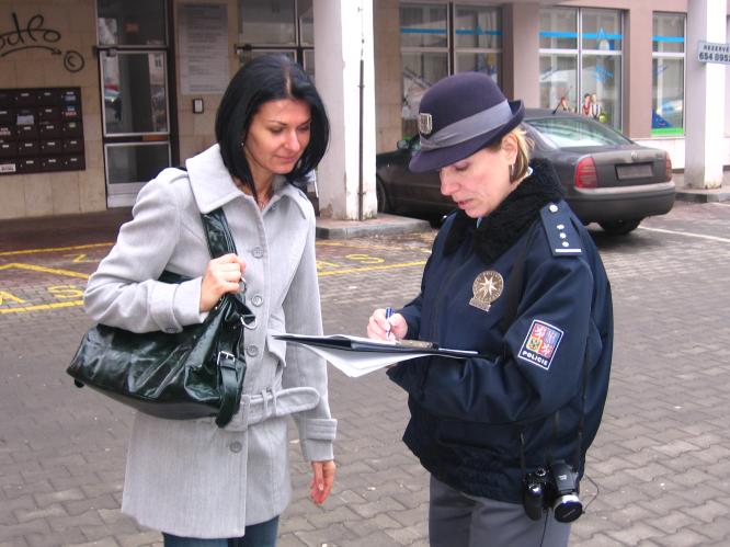 nprap. Zuzana Stránská zpovídá  občanku Benešova  ( foto: Benešovský deník )